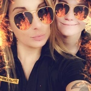 Meet your Posher, Caitlin